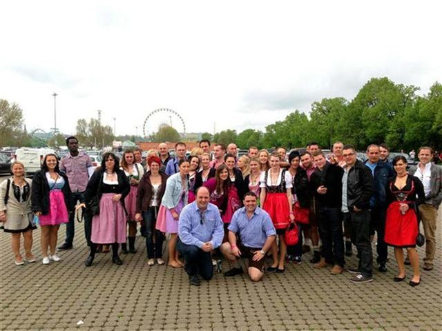 Strauße auf dem Frühlingsfest in Stuttgart 2013